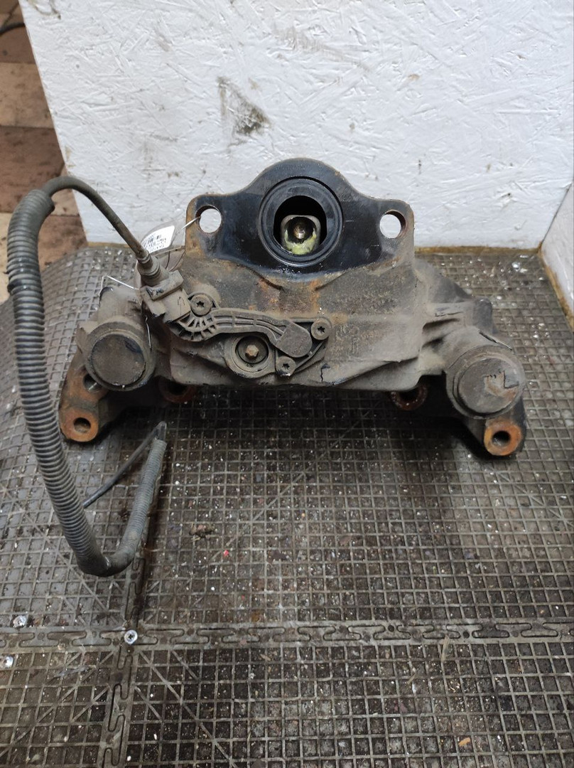 Суппорт передний левый