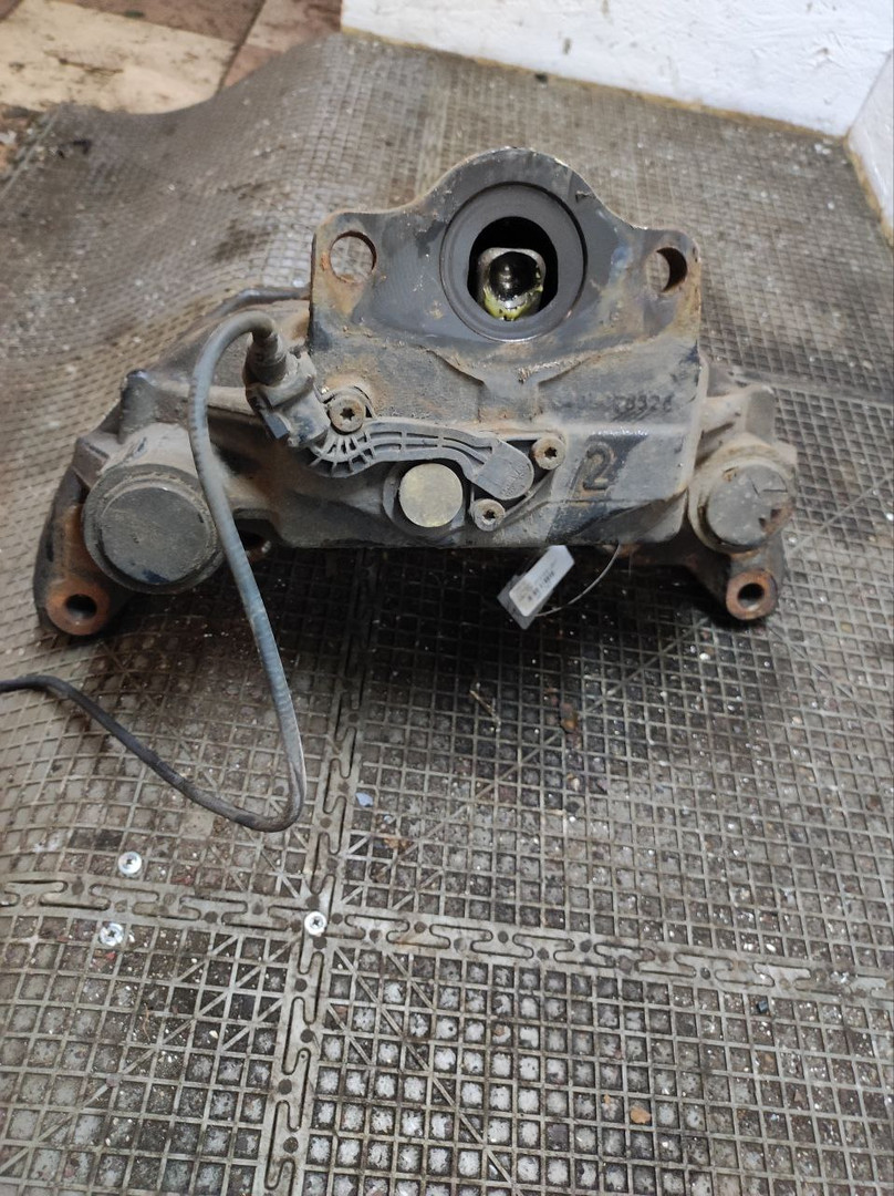 Суппорт передний правый