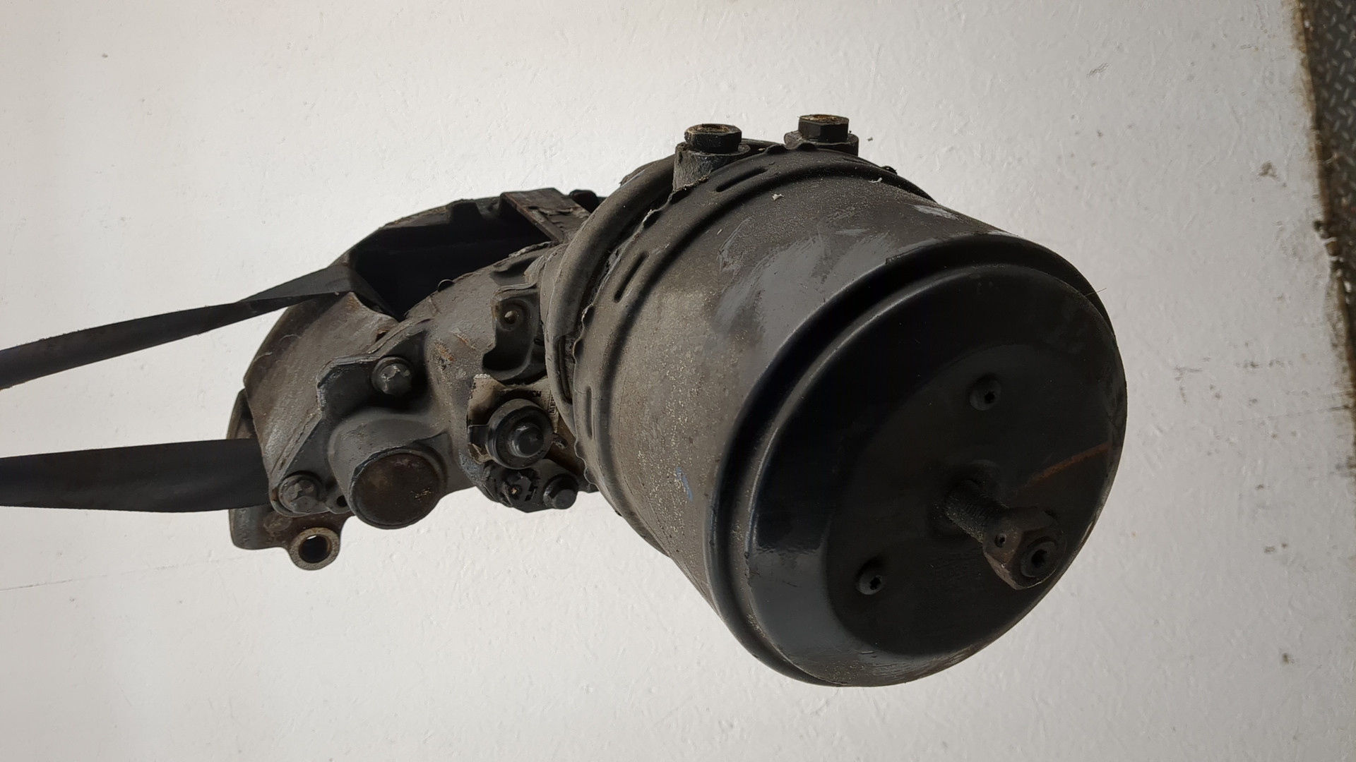 Суппорт задний левый