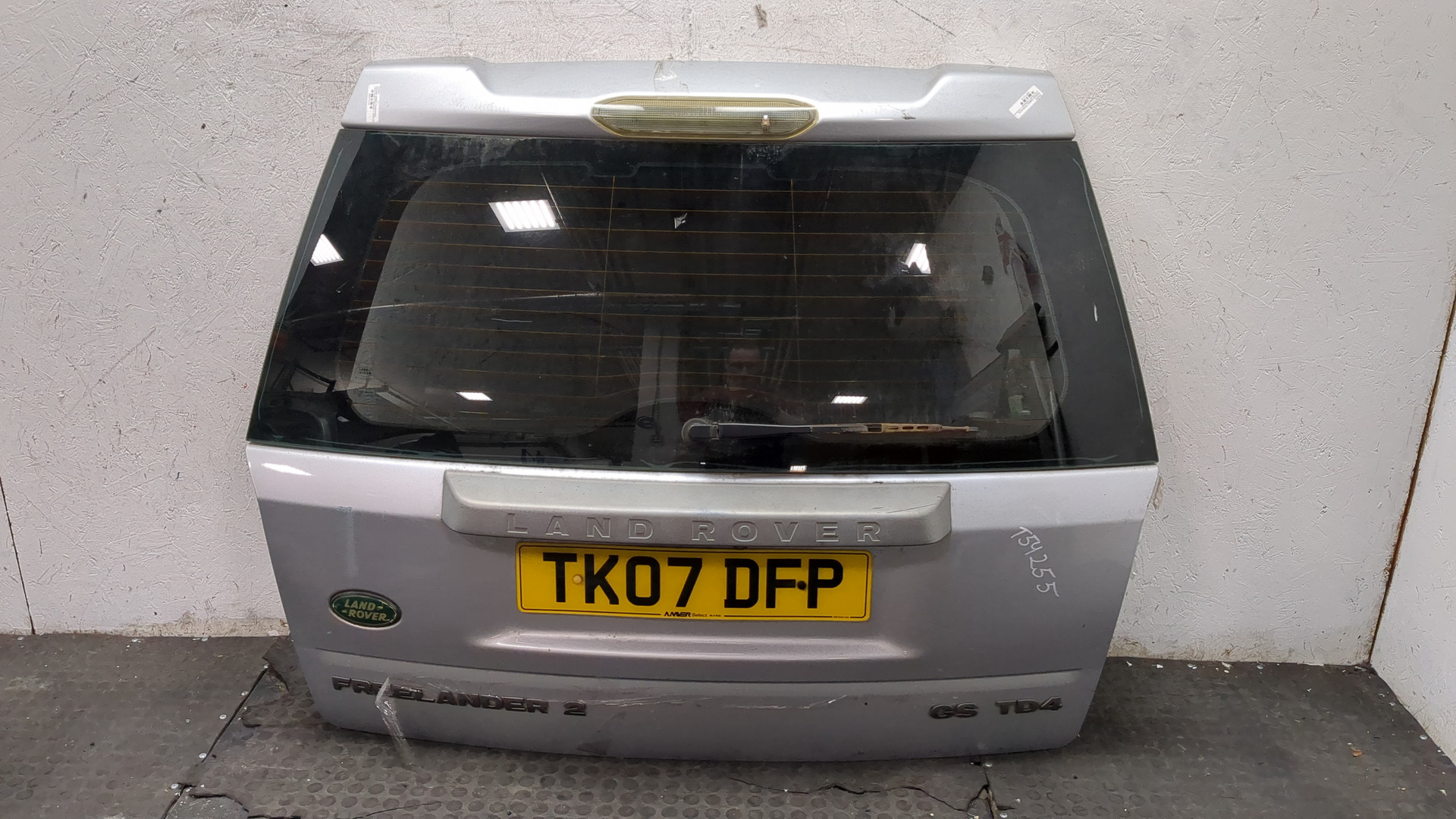 Дверь багажника