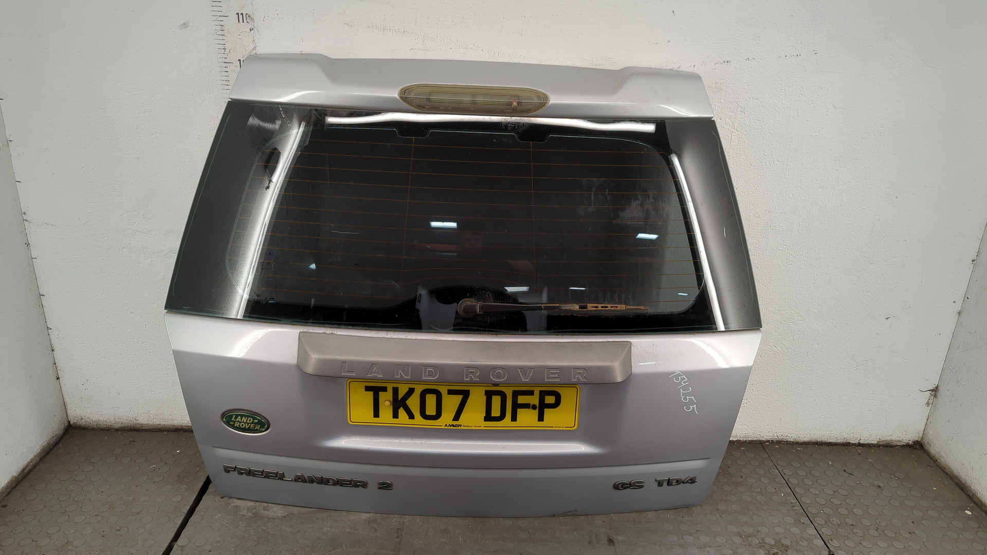 Дверь багажника