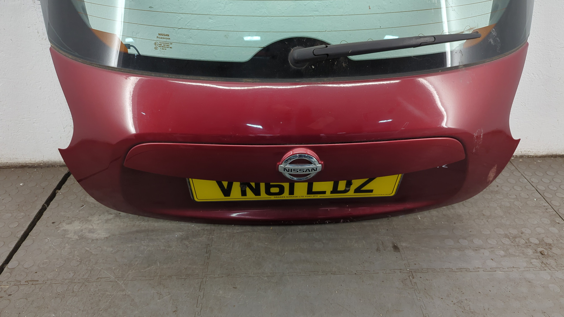 Дверь багажника