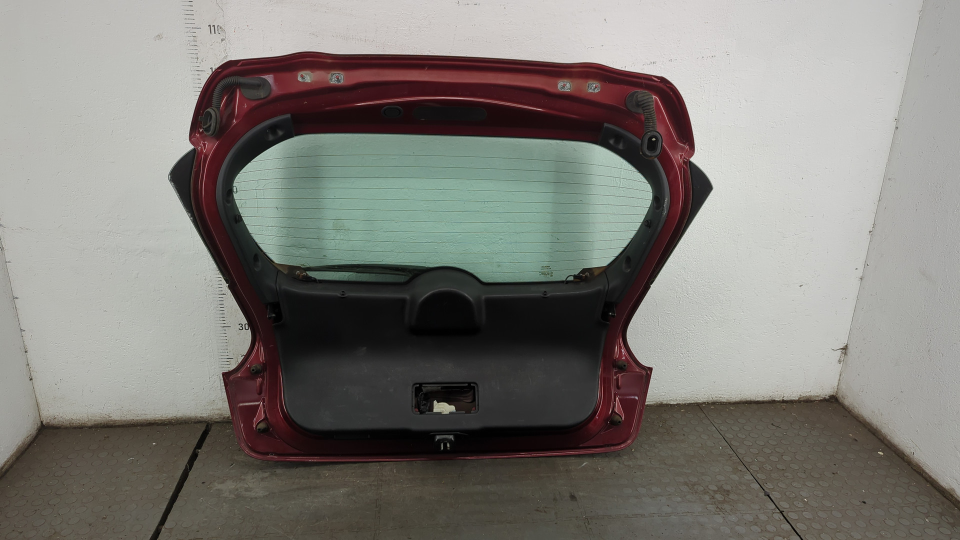 Дверь багажника