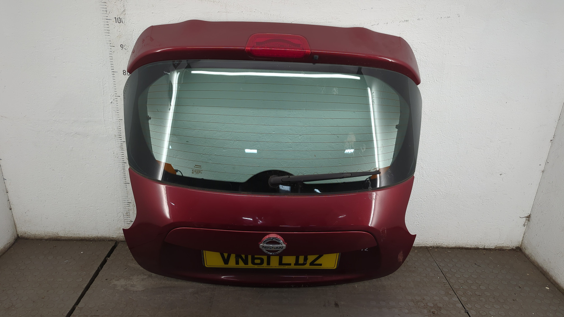 Дверь багажника