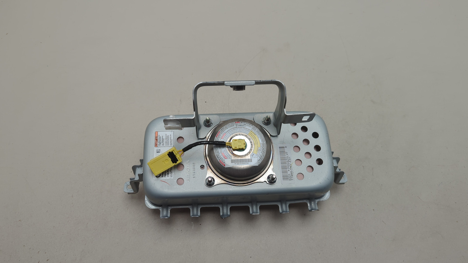 Подушка безопасности пассажирская (в торпедо)