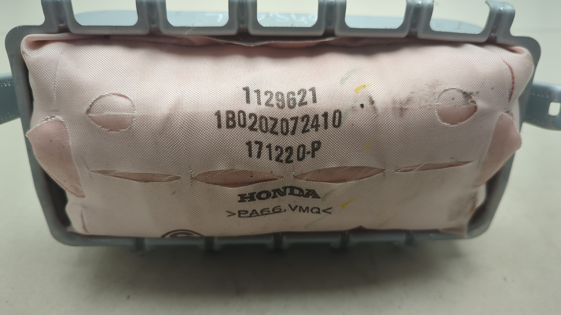 Подушка безопасности пассажирская (в торпедо)