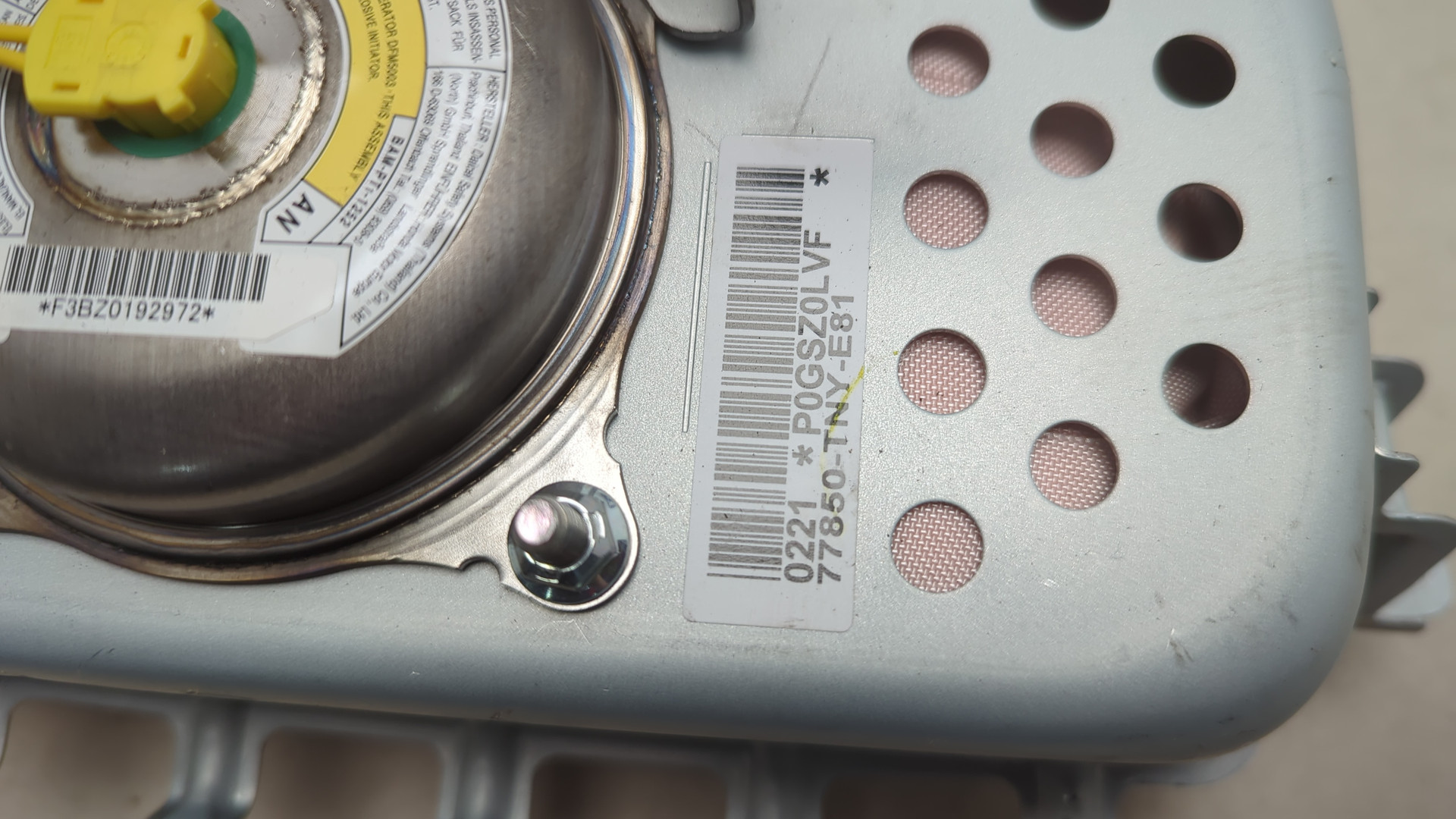 Подушка безопасности пассажирская (в торпедо)