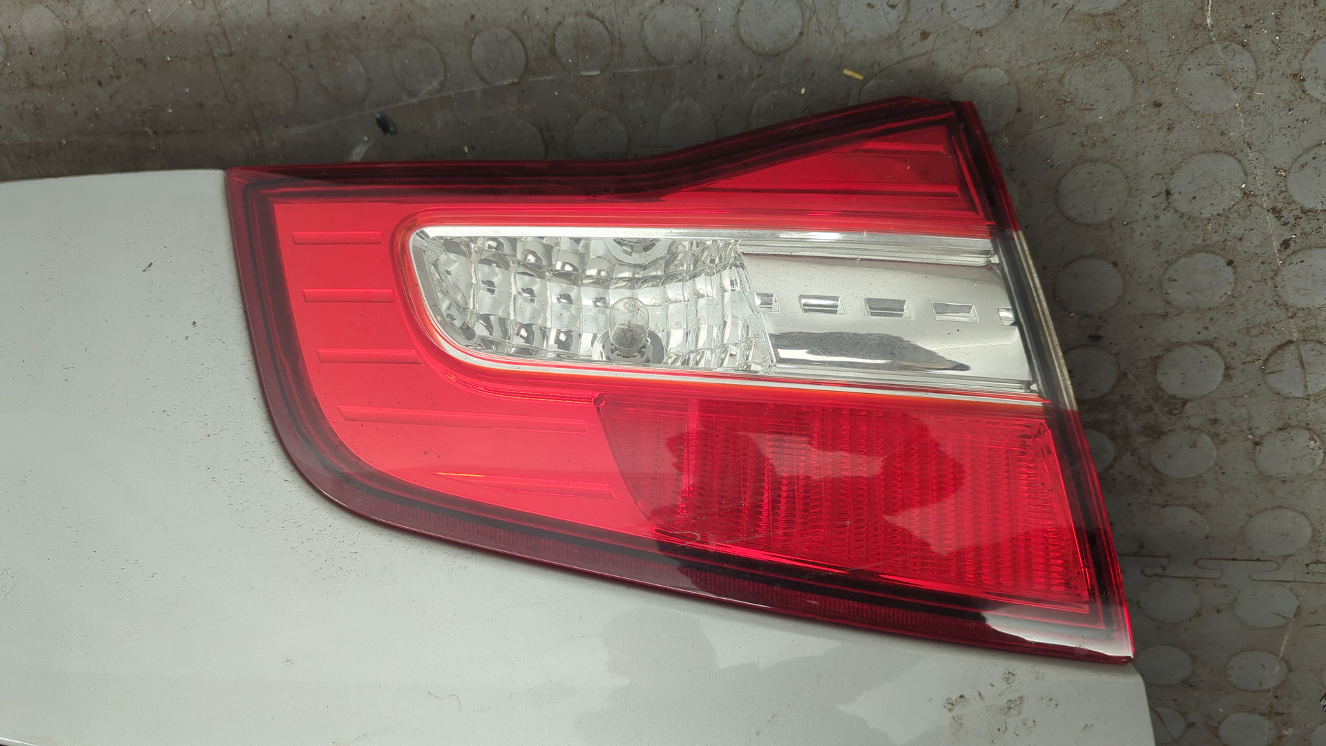 Дверь багажника