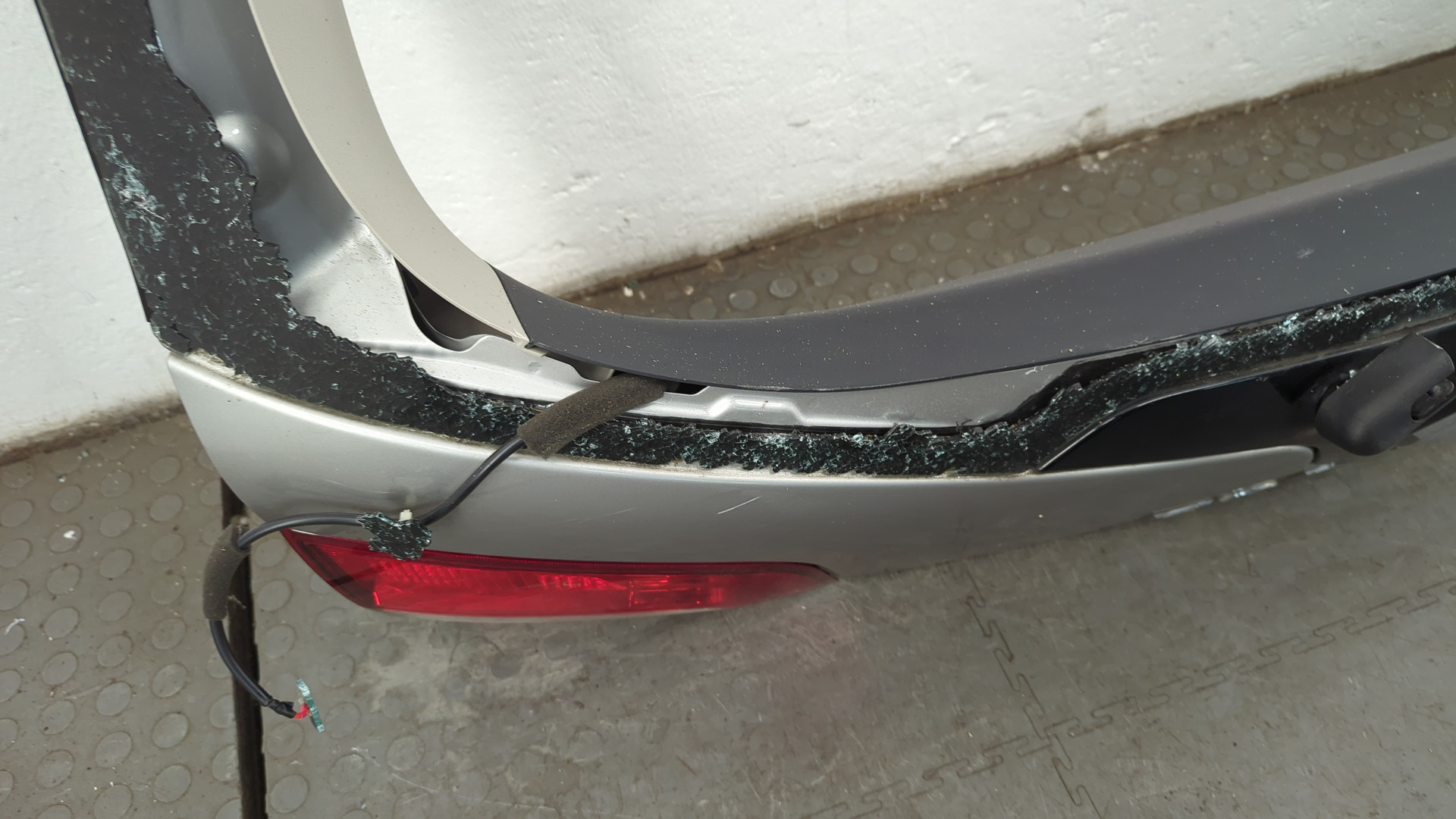 Дверь багажника