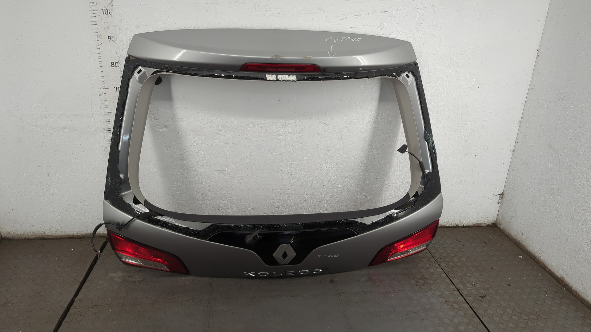 Дверь багажника