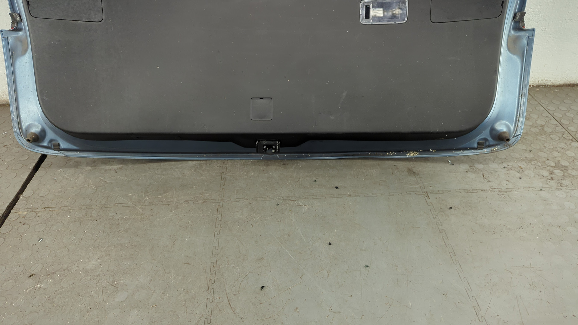 Дверь багажника