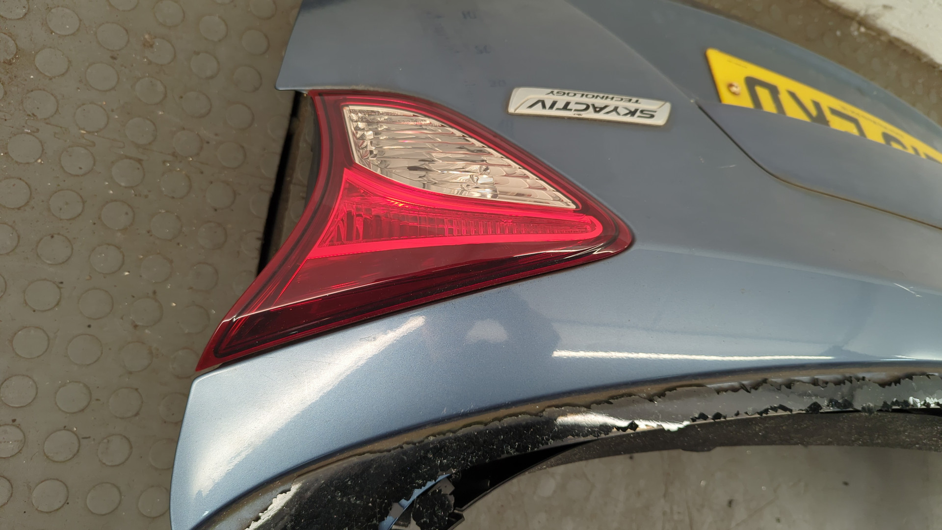 Дверь багажника