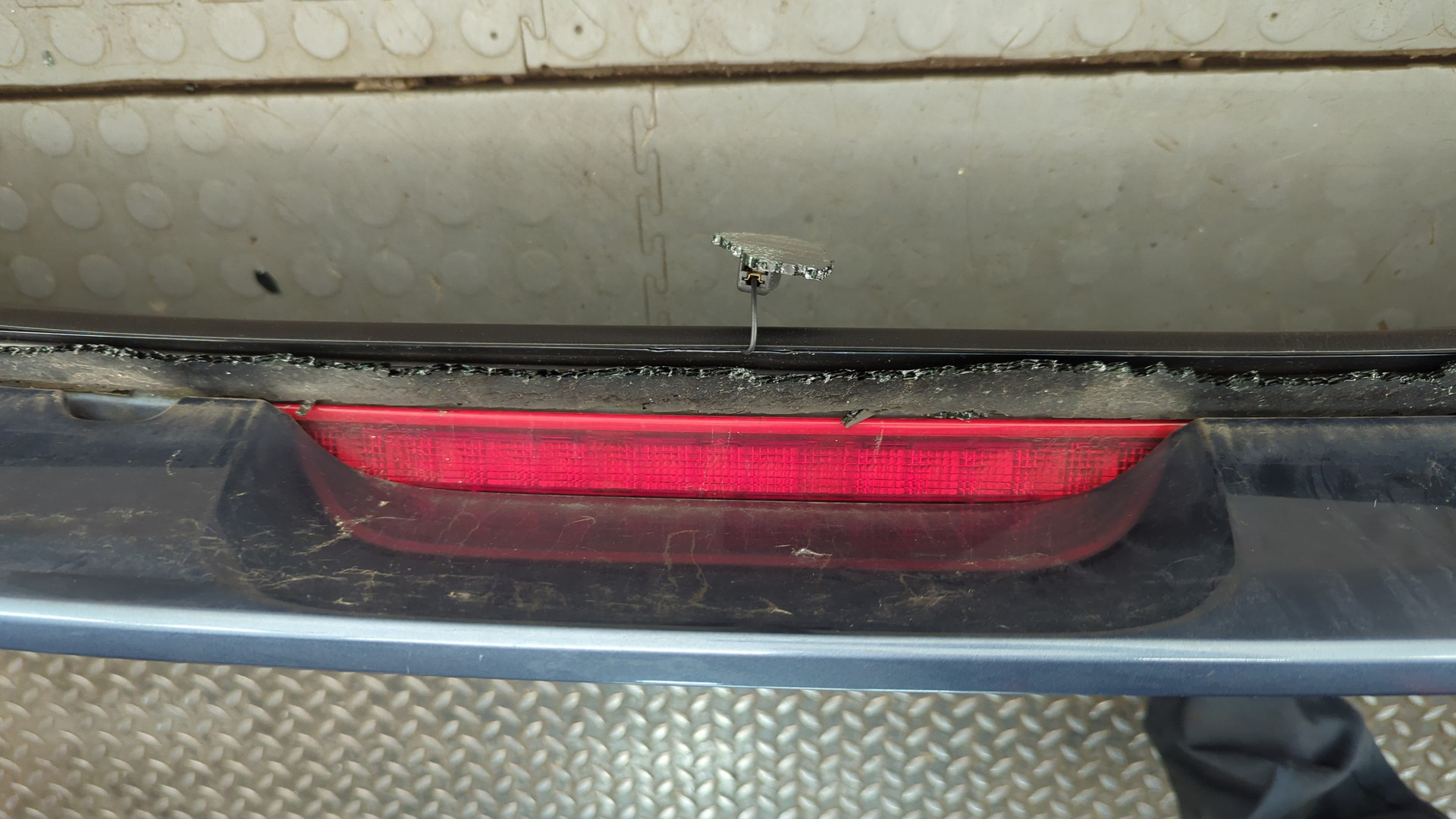 Дверь багажника