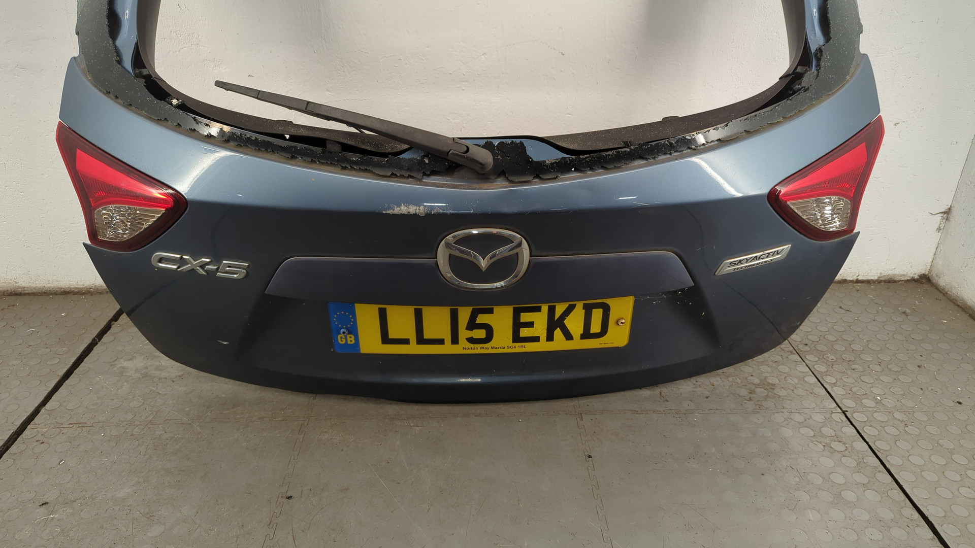 Дверь багажника