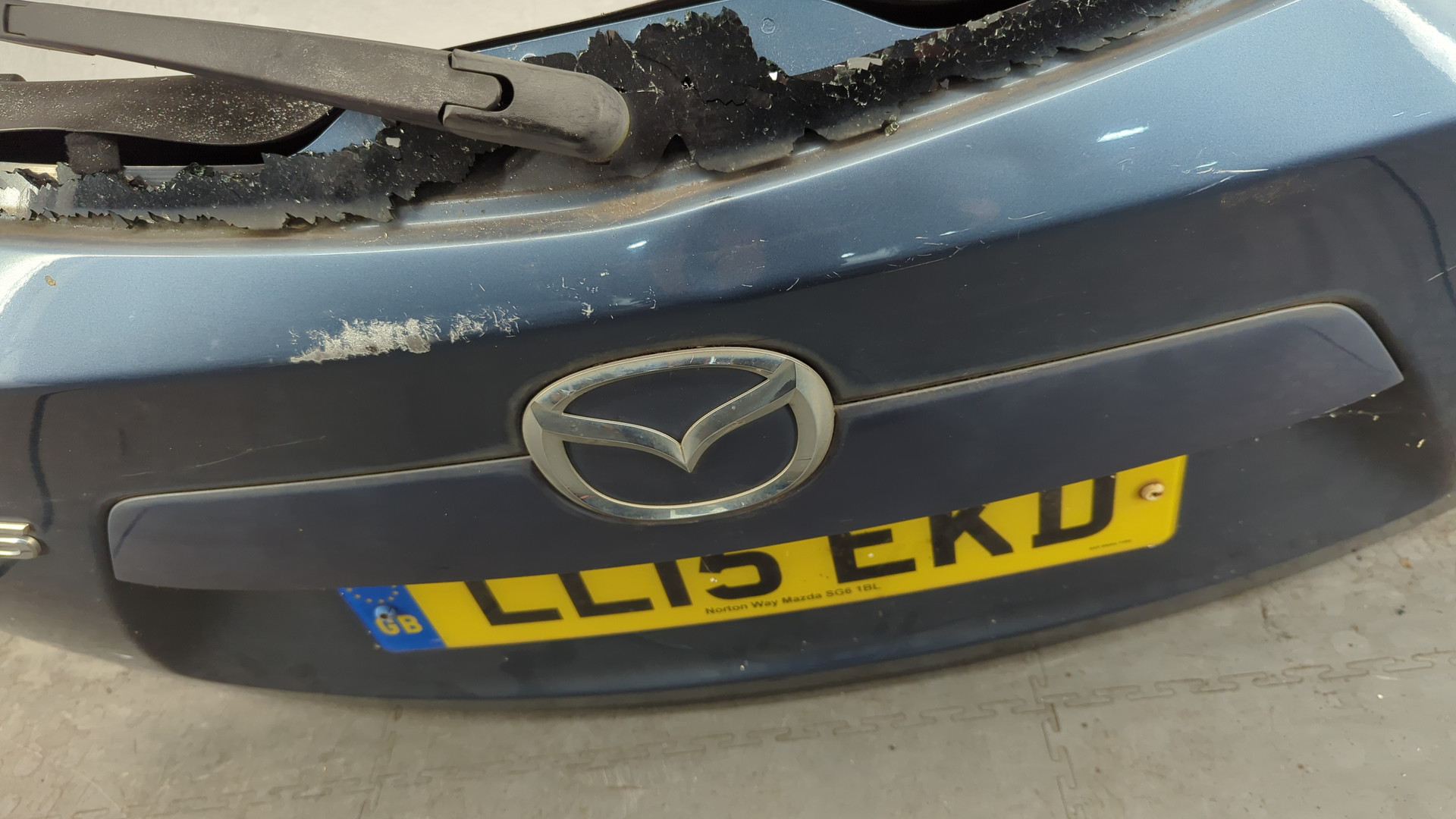 Дверь багажника