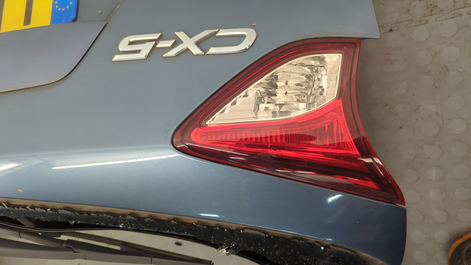 Дверь багажника