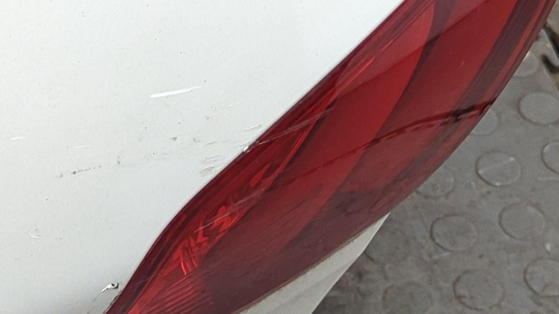 Дверь багажника