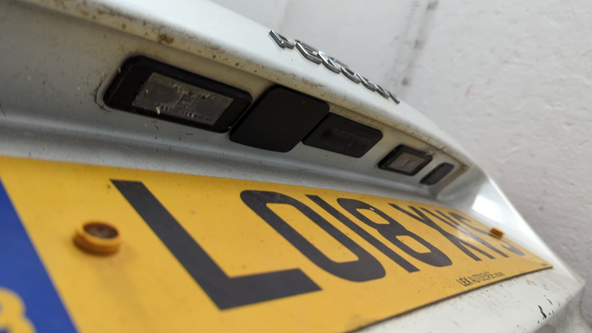 Дверь багажника