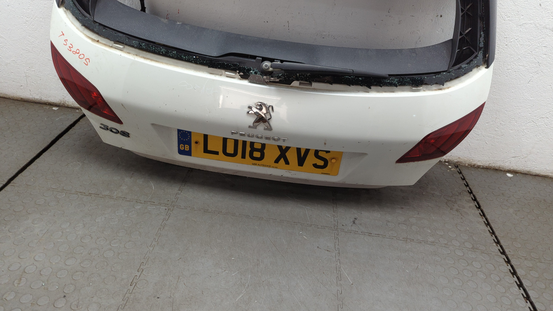 Дверь багажника