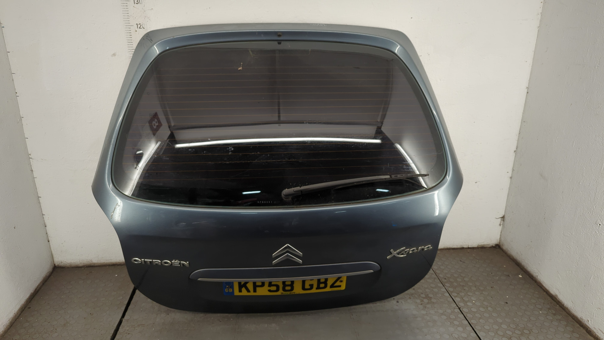 Дверь багажника