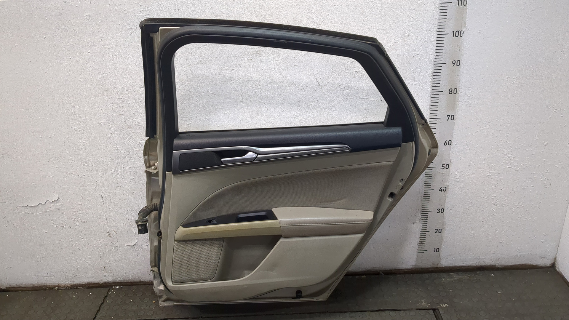 Дверь задняя правая