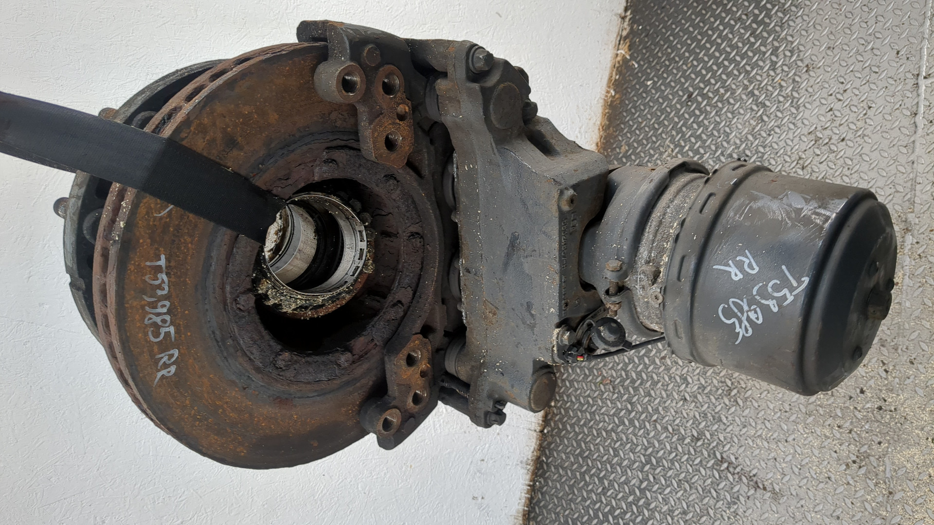 Кулак поворотный задний правый