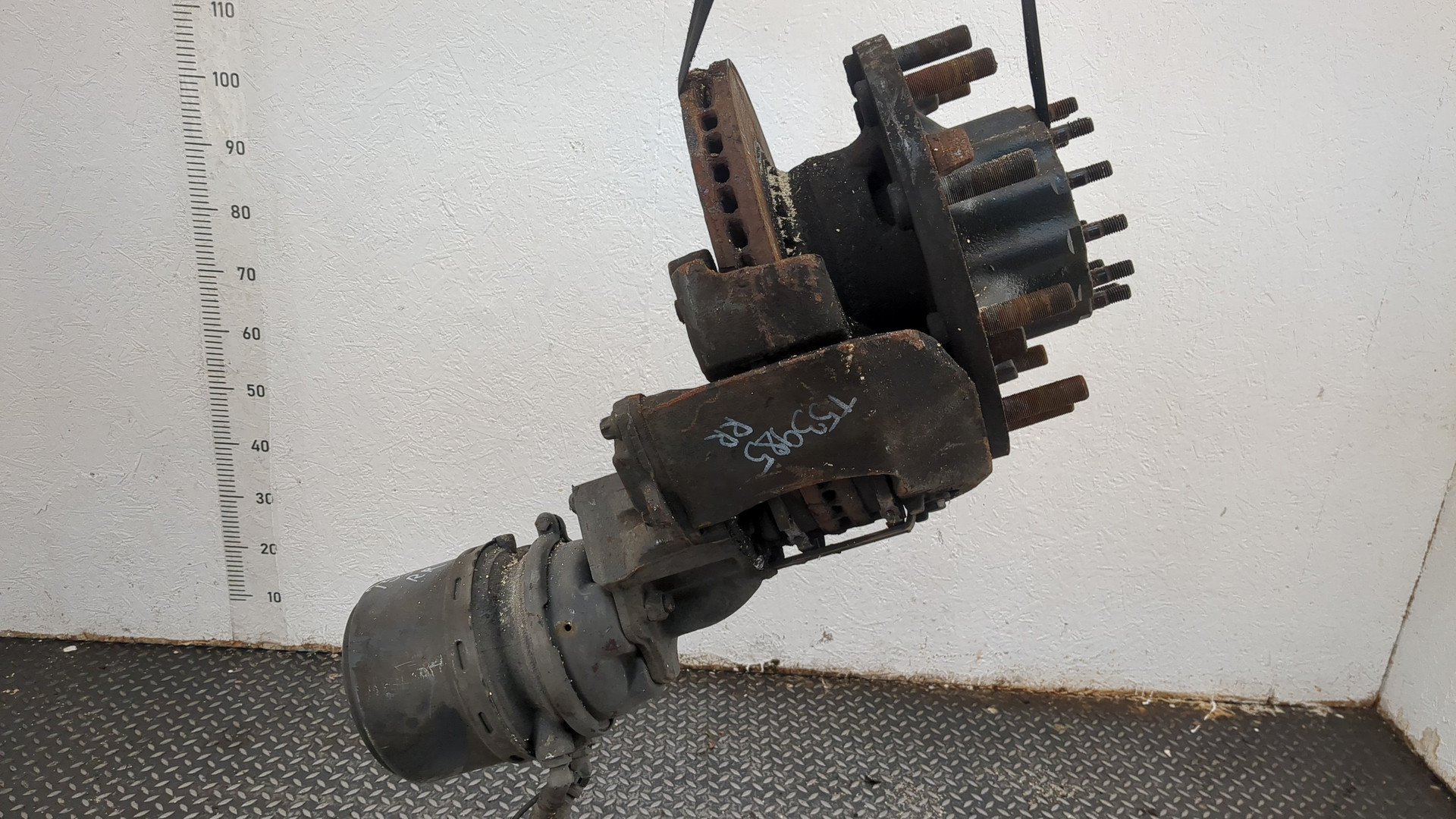 Кулак поворотный задний правый