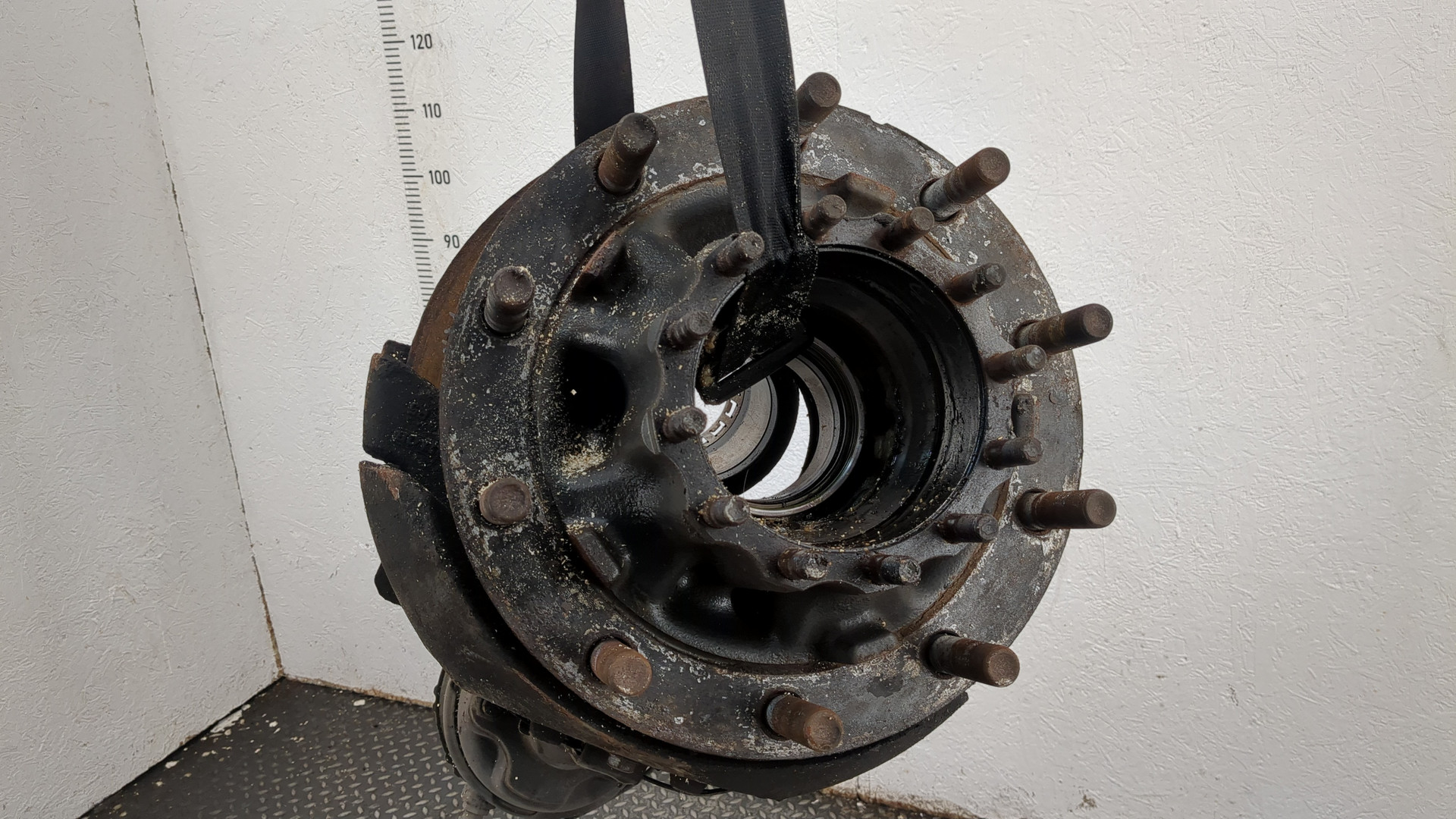 Кулак поворотный задний правый