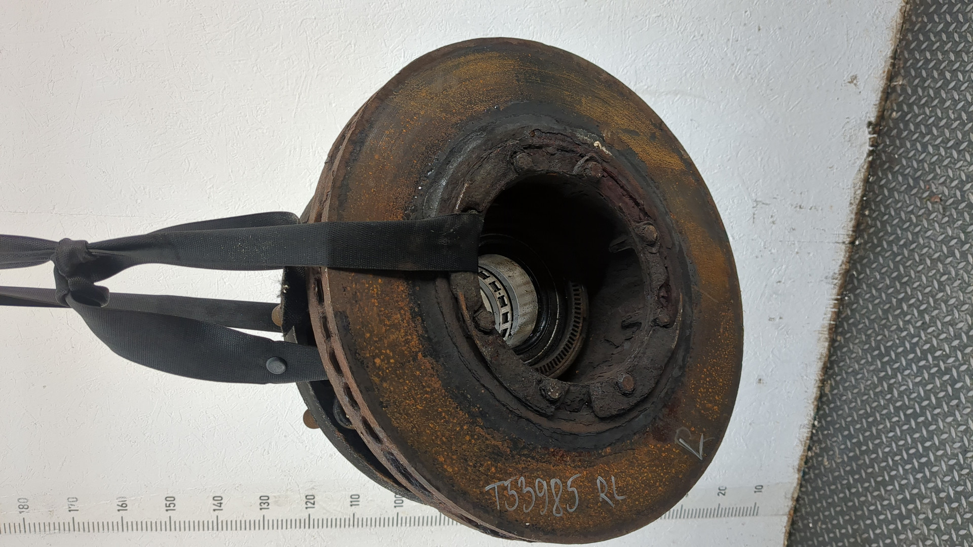 Кулак поворотный задний левый