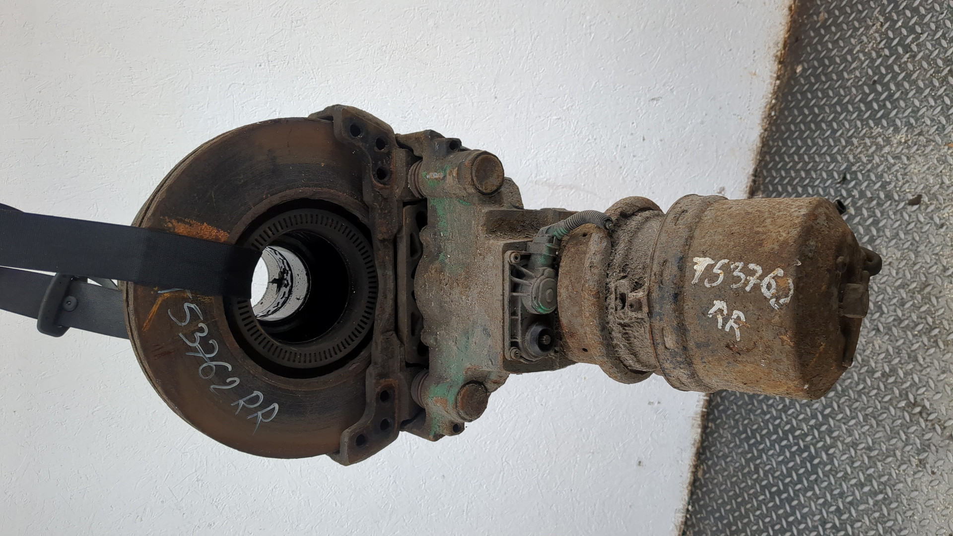 Кулак поворотный задний правый