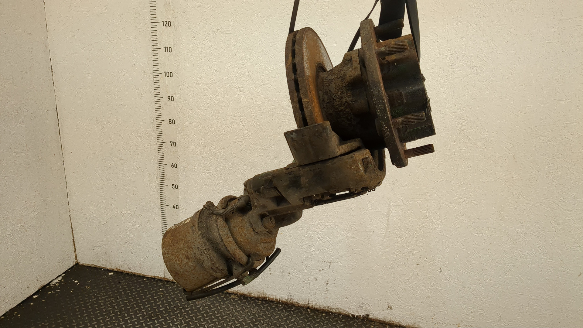 Кулак поворотный задний правый