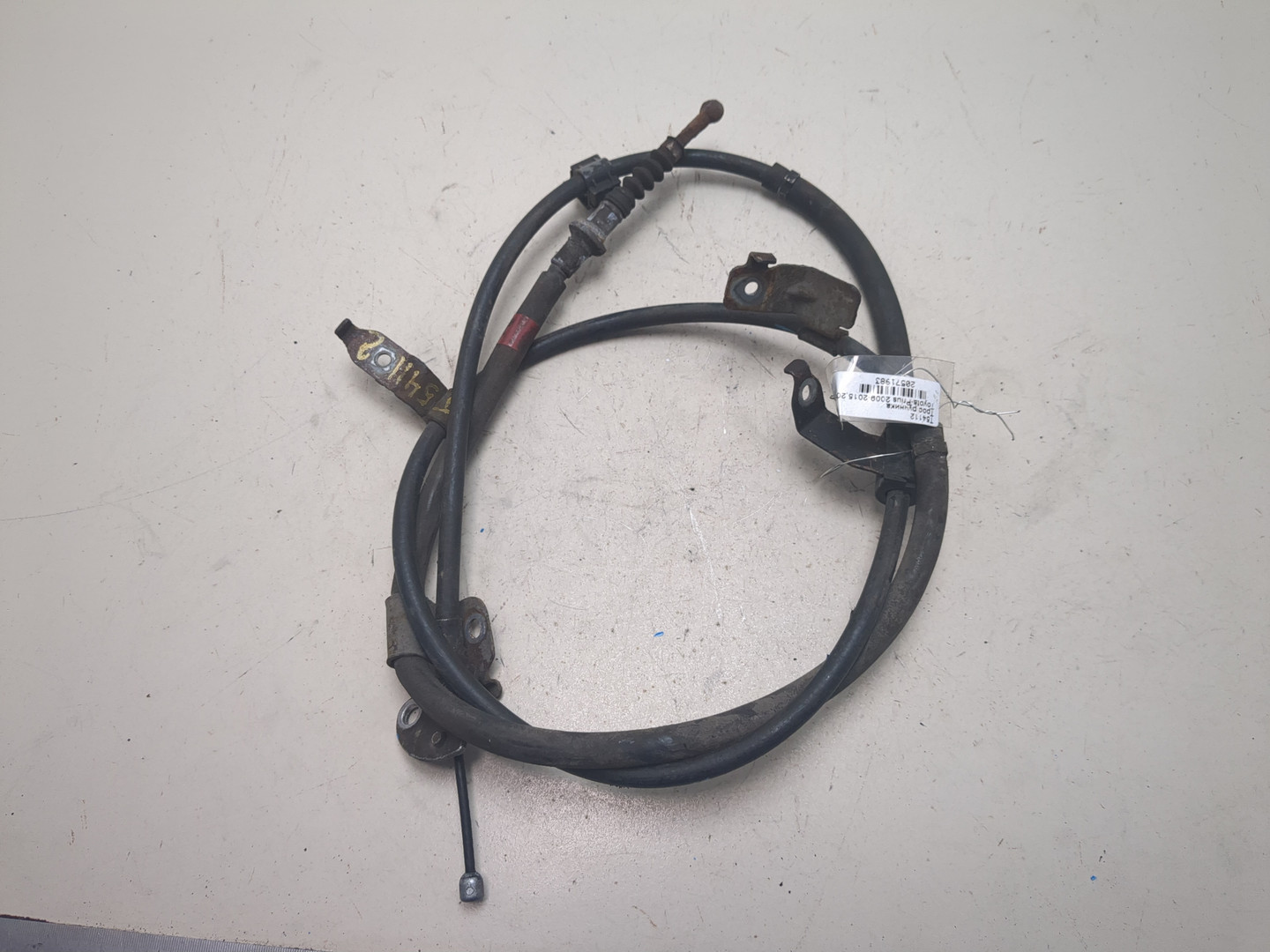 Трос стояночного тормоза