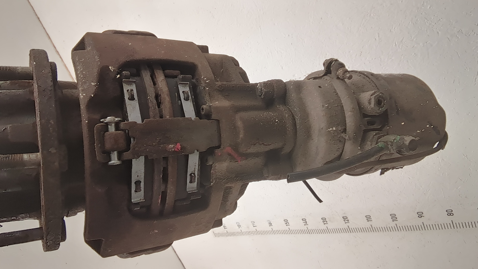 Кулак поворотный задний левый