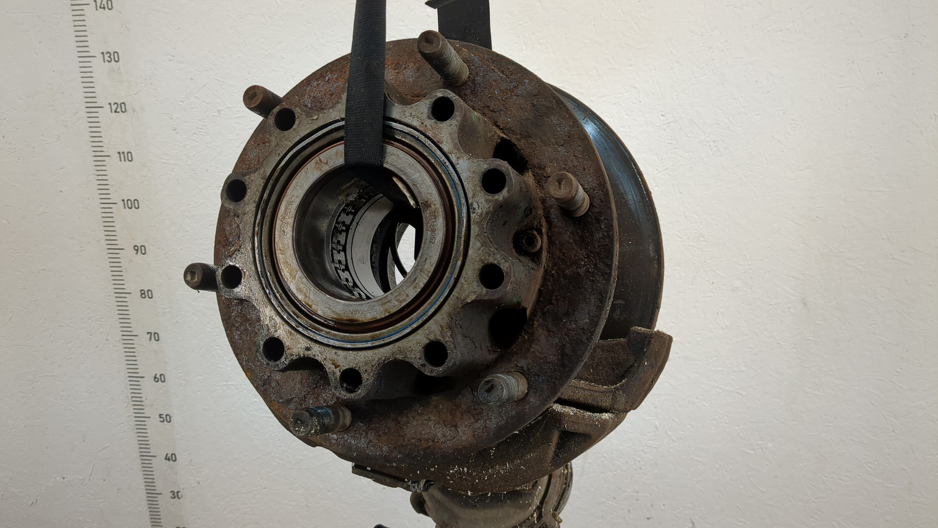 Кулак поворотный задний левый