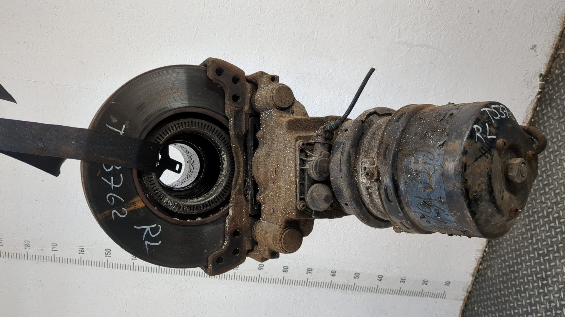 Кулак поворотный задний левый