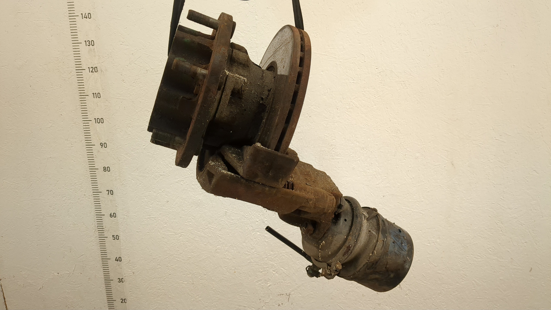 Кулак поворотный задний левый