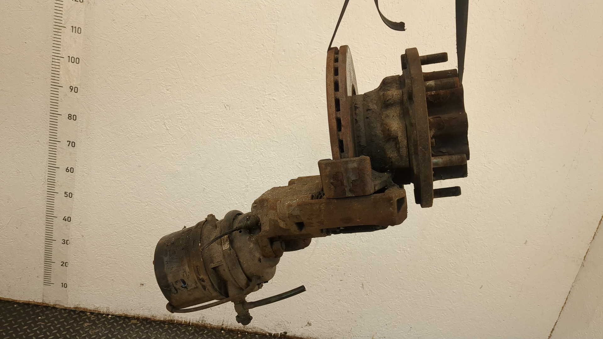 Кулак поворотный задний левый