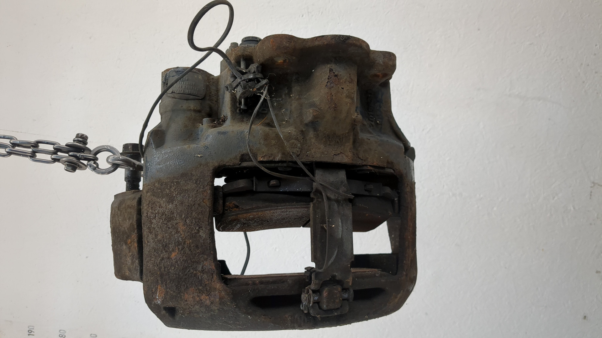 Суппорт задний левый