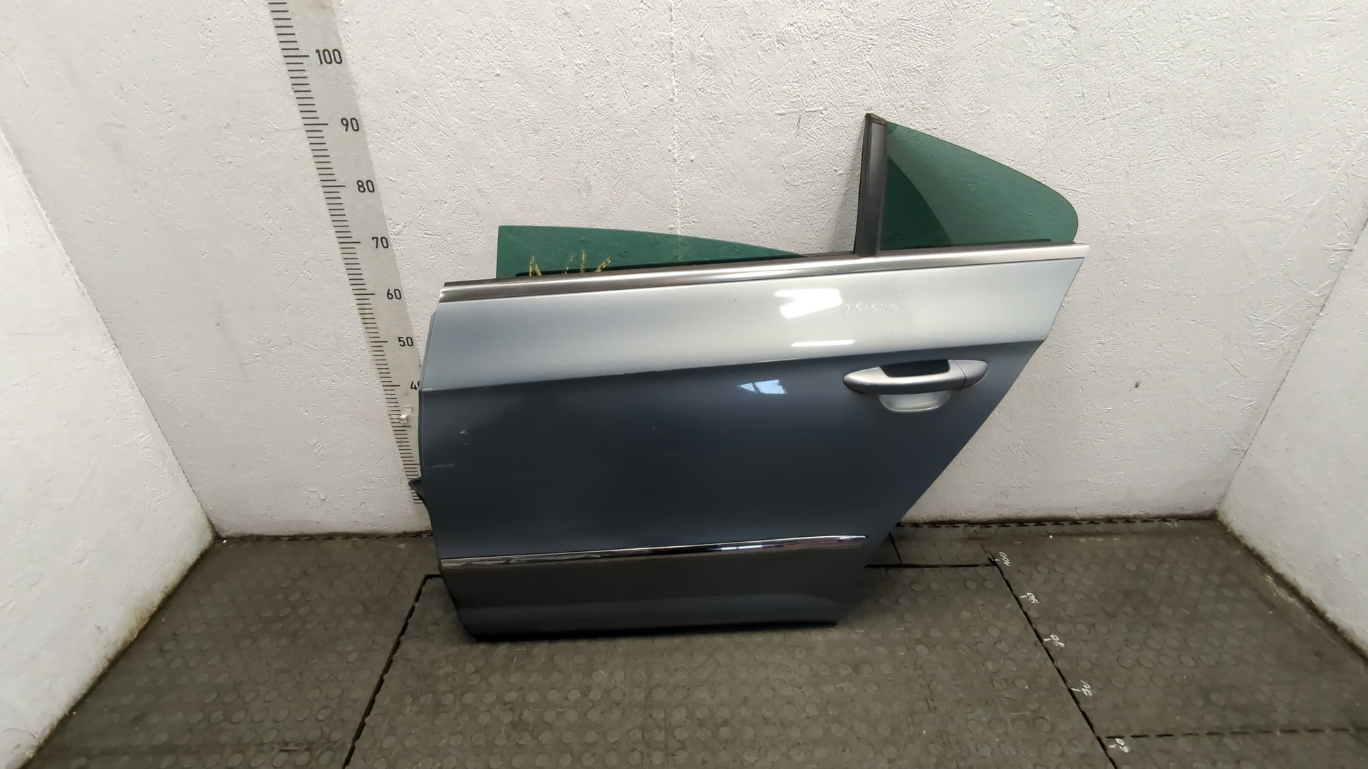 Дверь задняя левая