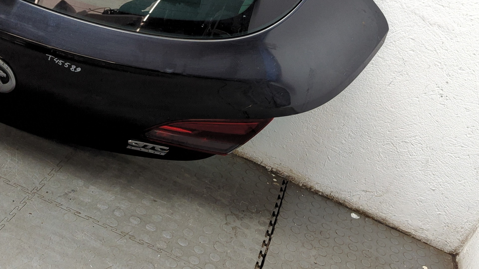 Дверь багажника