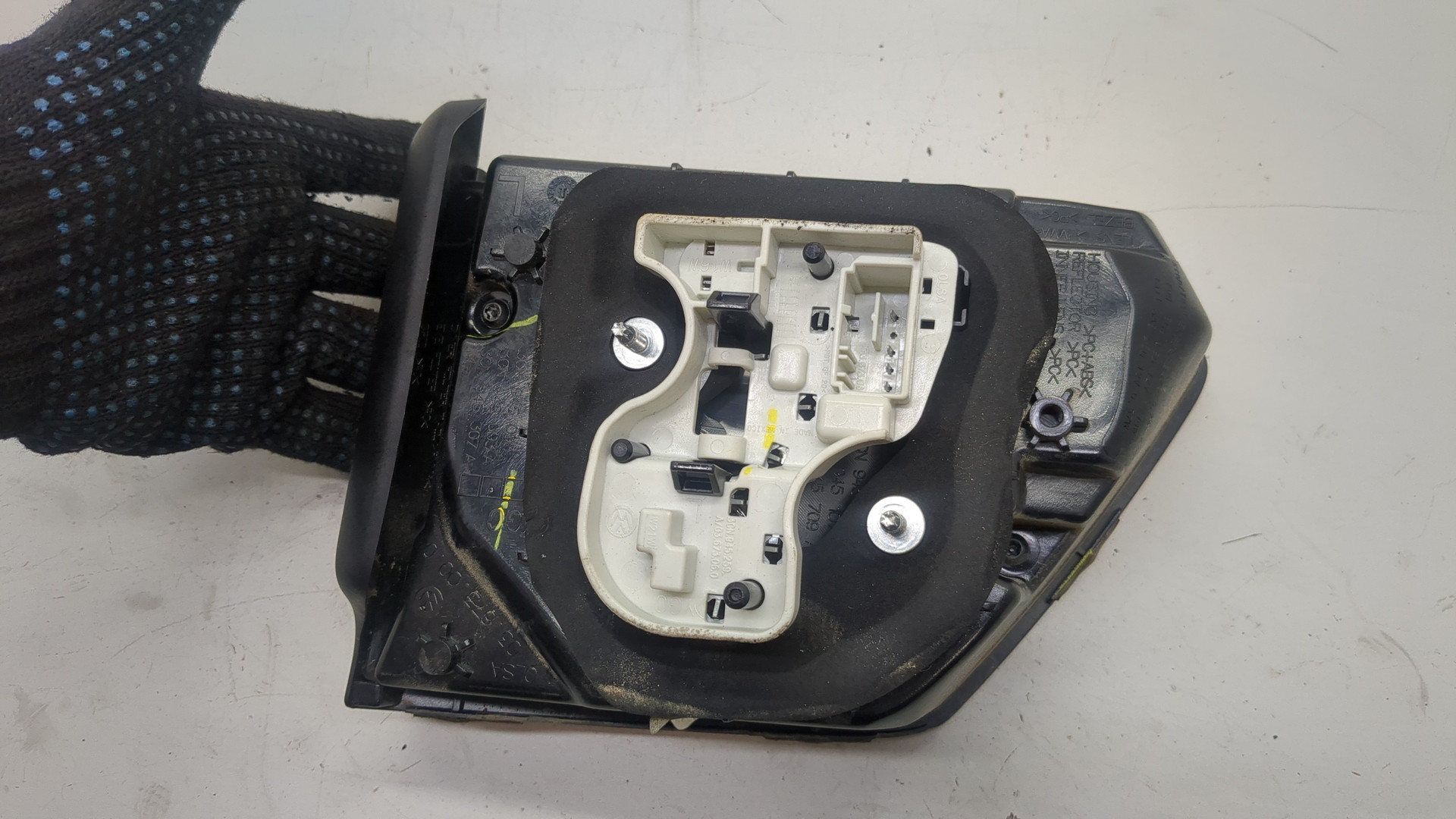 Фонарь задний внутренний левый