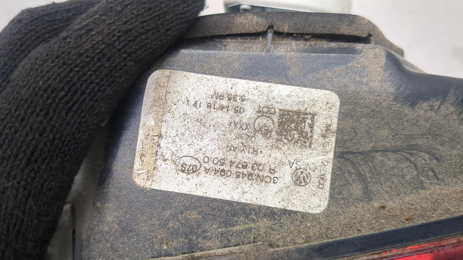 Фонарь задний внутренний правый