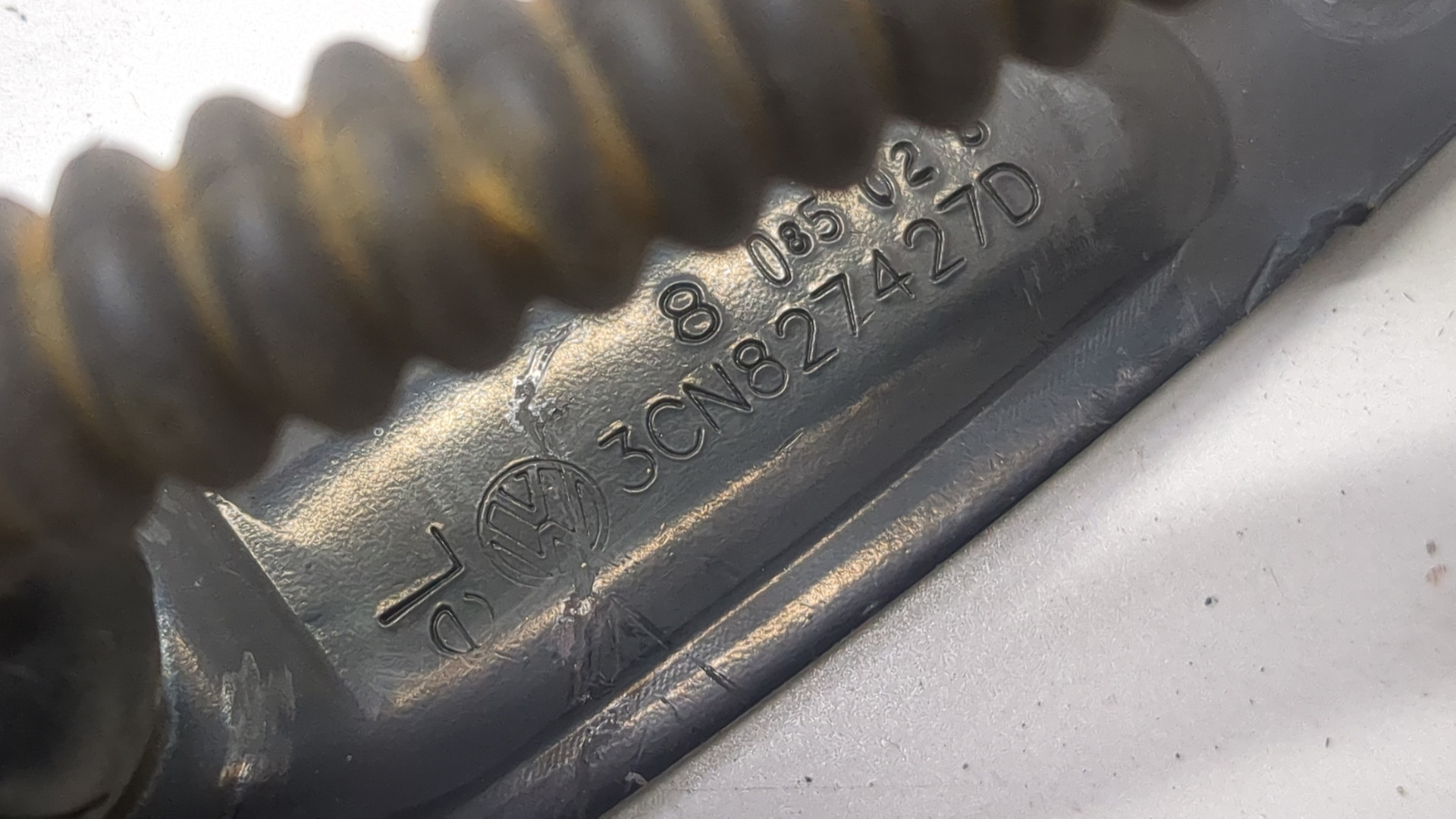 Амортизатор крышки багажника