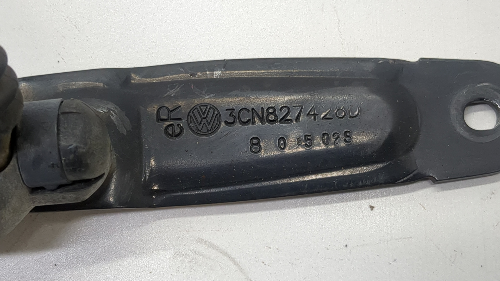 Амортизатор крышки багажника