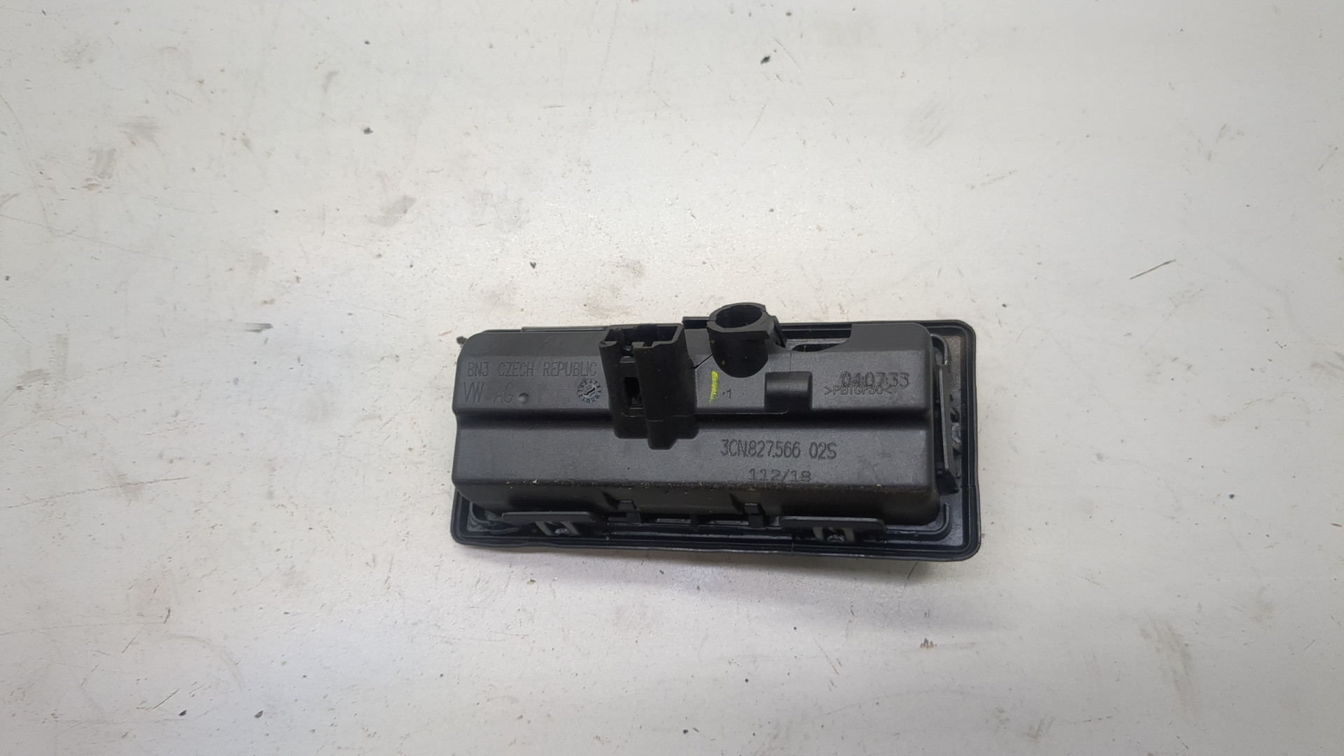 Кнопка открывания багажника