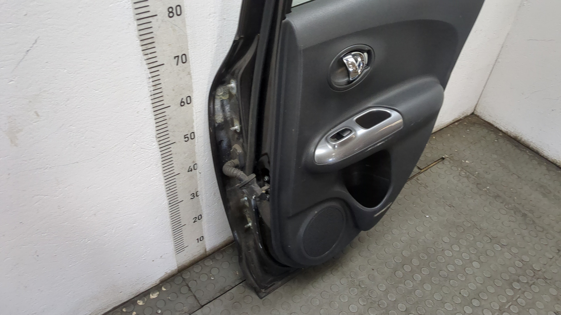 Дверь задняя правая