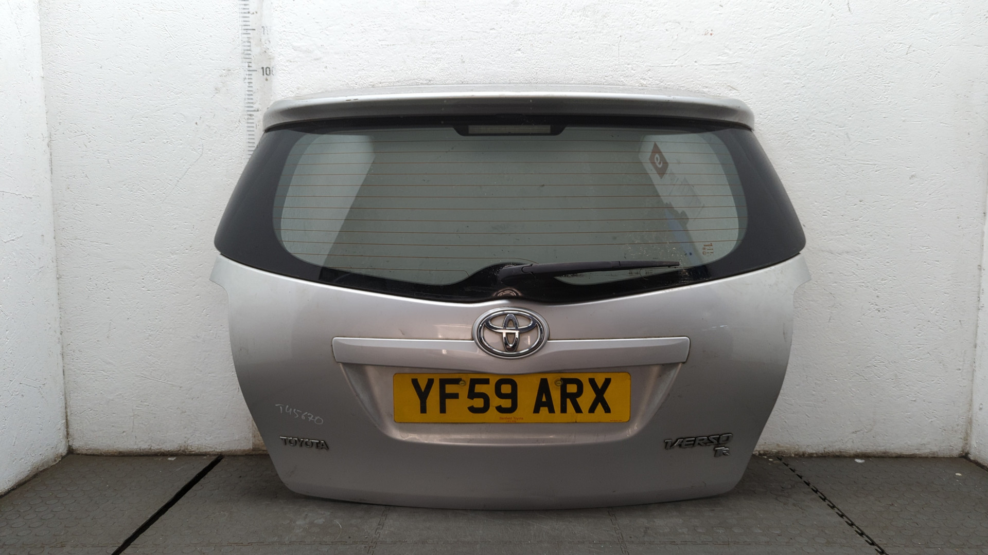 Дверь багажника