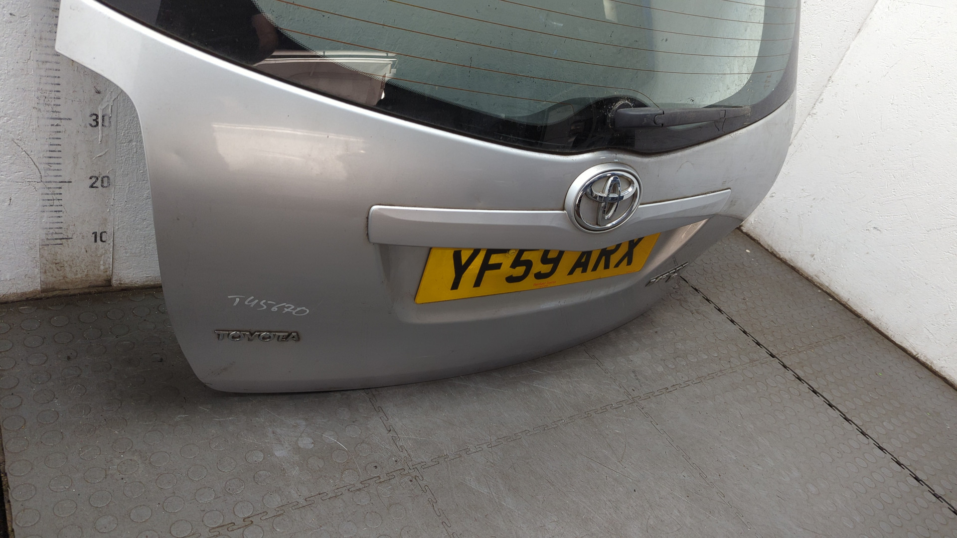 Дверь багажника