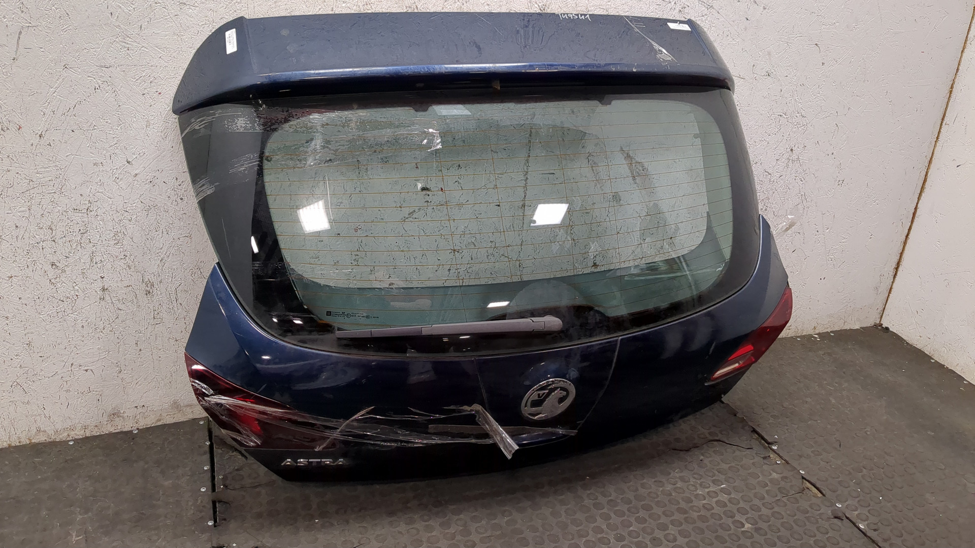 Дверь багажника