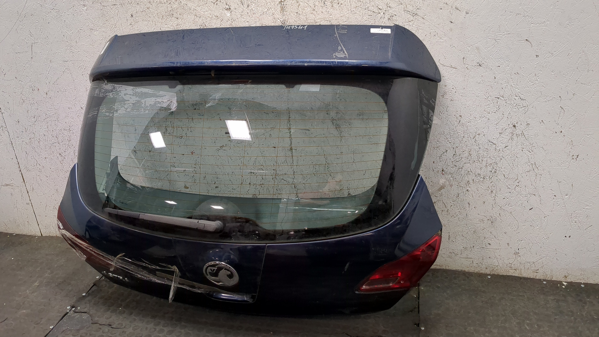 Дверь багажника